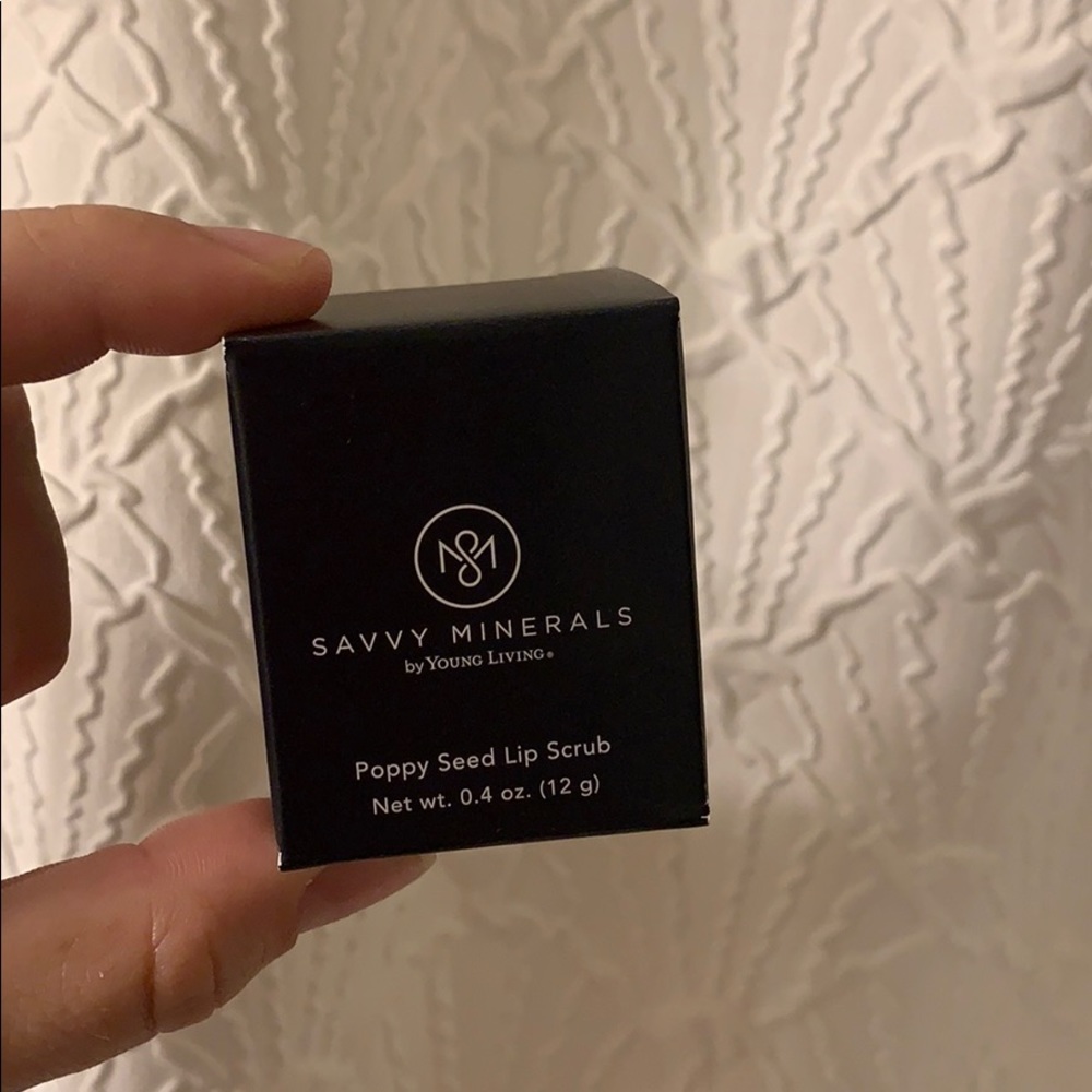 Savvy Minerals Poppy Seed Lip Scrub